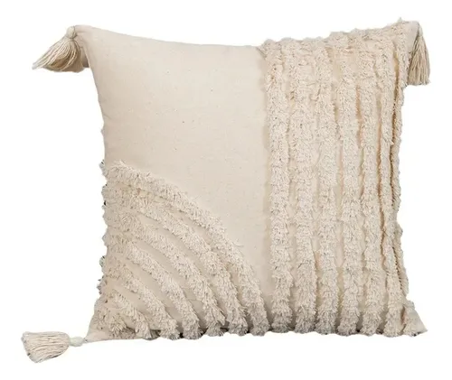 Capa de almofada neutra Boho em algodão cru com franjas em relevo e tassels decorativos.