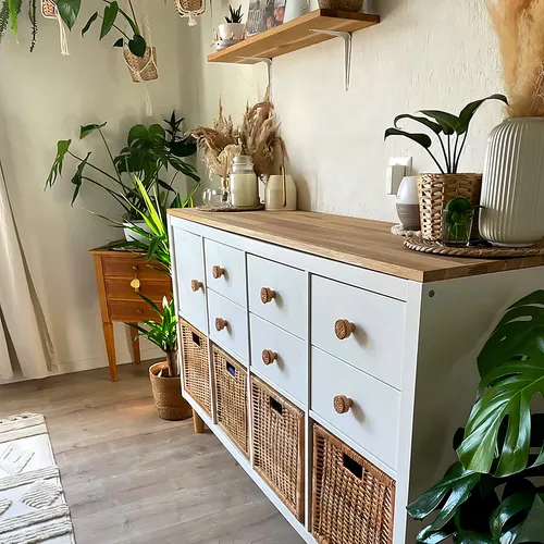 móvel de cozinha boho com puxadores em rattan