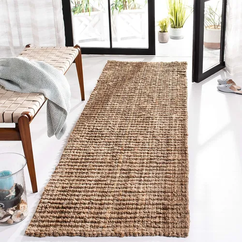 Tapete passadeira de juta natural em ambiente iluminado com decoração boho