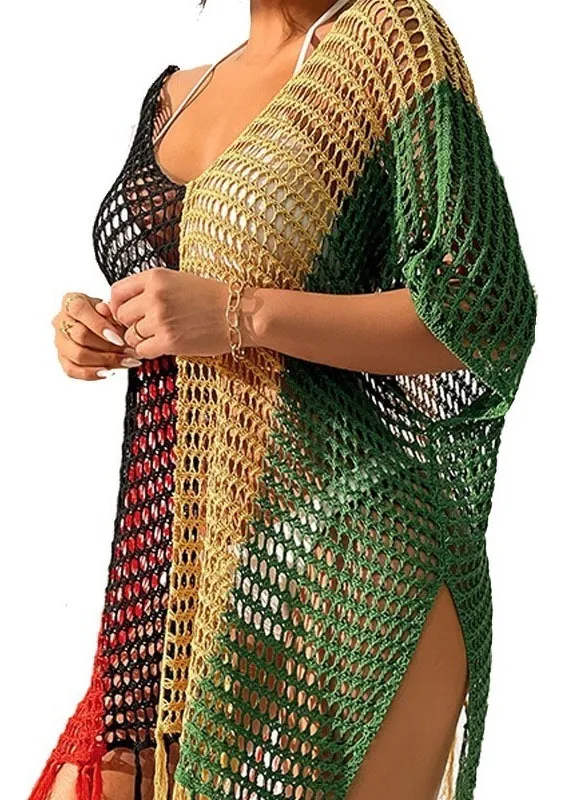 Saída de praia boho vibrante em crochê com listras coloridas intensas.